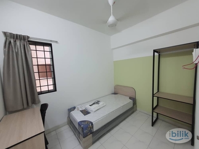 D'Aman Crimson Single Room with Fan Only walking distance to LRT Lembah Subang, easy access to Putra Heights, KL Sentral
