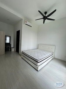 [FREE UTILITIES] Fully Furnished No Partition Fully Furnished Master Room With Private Bathroom Beside Pavilion Bukit Jalil