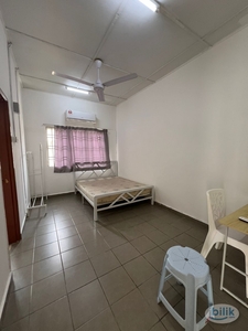 Kota Kemuning Bukit Rimau Male Unit Middle Room Attached Bathroom To Rent
