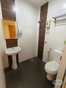 Master Room + Air-Cond + Toilet at Kota Damansara near Surian MRT