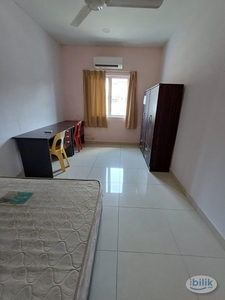 Master room with Wifi 800 mbps @ Taman Connaught