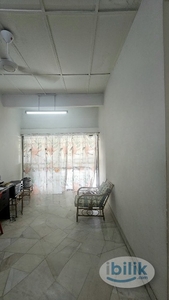 Middle Room Taman Sri Serdang Landed House