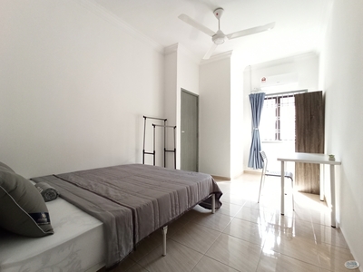 Mount Austin Fully Furnished Middle Room with Attached Shared Bathroom for Rent