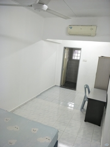 PJS 10/16 - Master Bedroom For Rent with Private Bathroom & 300mbps Wi-Fi