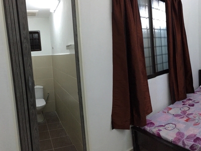 Ss24 Aircond room + toilet -- Taman Bahagia LRT SS2 nr Taman Megah