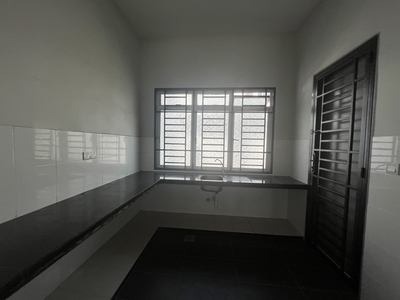 2 storey house for rent, Perennia @ bandar rimbayu - Kitchen table top w 2 air-condition, Move in condition