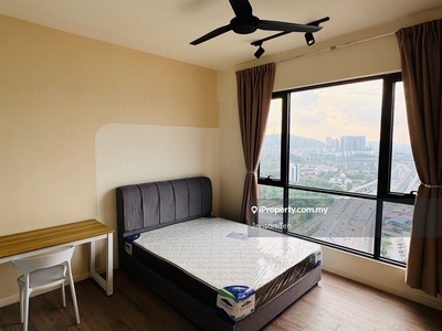 Fully Furnished Middle Room, 1st Mar Move In! Link Bridge to MRT