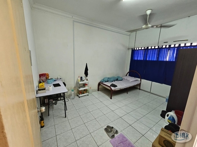 Middle Room at Seri Cendekia Apartment, Cheras
