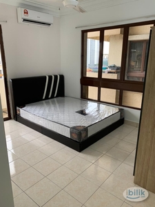 Balcony Middle Room with Air Cond | Mix Gender Unit| Palm Spring @ Kota Damansara