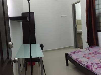 Nr ss24 Aircond room w toilet - Nr Tmn Megah Rise - LRT Taman Bahagia