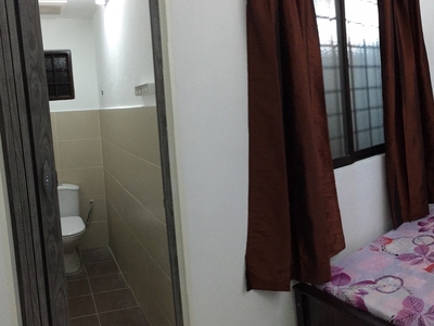 SS2 room + toilet 2 mins walk to LRT Tmn Bahagia