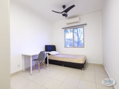 Middle Female Room Free 100mbps WiFi, Weekly Clean Setia Alam