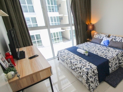 [ZERO DEPOSIT!!!] Near Lrt Ara Damansara Fully-Furnished Middle Room with TV & Window at Pacific Place, Ara damansara