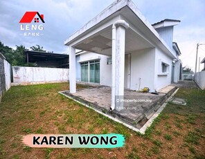 Extra Land 1 Storey Semi Detached Good Condition (Owner Sell at Lost)