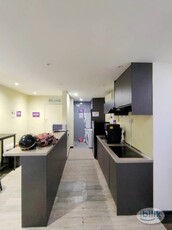[Holmes] Available Master Room Fro Rent at Kelana Jaya Near The Paradigm / LRT Station