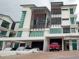 Semi-D 3.5 Storey With Private Lift Kingsley Hills Putra Height