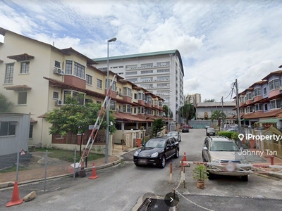 3 storey Link House neighboring with bandar Utama and Damansara Jaya
