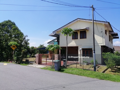 Well maintained bungalow, close to Melaka Sentral and amenities