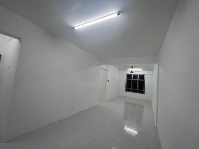 Pangsapuri Pulai Mutiara 3 Apartment/ 3B Unfurnished / Tuas / G Patah