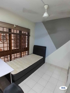 Affordable Single Aircond Room Kota Damansara