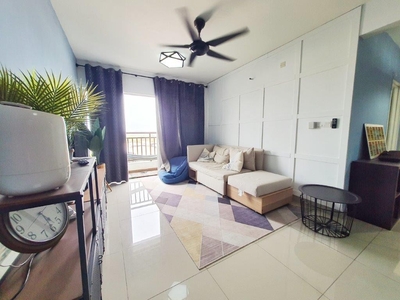 Cantik Partly furnished End unit Sentrovue Serviced Apartment Puncak Alam For Sale