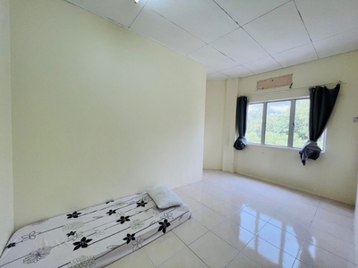 Freehold, Non Bumi-Lot, 3 bedrooms 2 bathrooms at Cheras, near restaurants, grocery stores