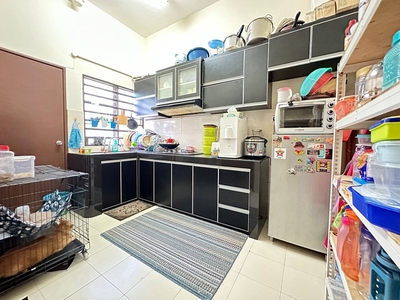 Ground Floor Renovated Kitchen Cabinet Guarded Townhouse Taman Seri Alam Saujana Utama Sungai Buloh For Sale