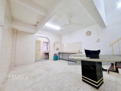 Nice Condition Taman Sri Muda 3 Storey house for Sale