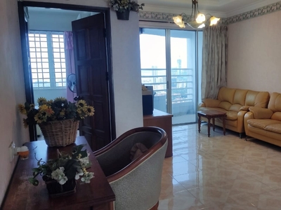 WORTH!! N Park Condominium 800sf Partially Furnished & Renovated