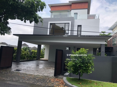 3 Storey bungalow with swimming pool