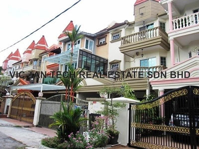 3 Storey Terrace House For Sale ! Near MRT ! Gated & Guarded !