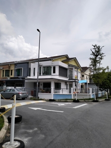 Double storey terrace house Corner lot Taman Putra Impiana Puchong 5rooms 4baths extra land suitable tadika kindergarten