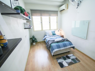 East Lake Residence Fully Furnished Single Room with aircond, Student are Welcome, Near by UPM, Near by Many Shoplot Restaurent