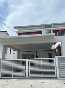 Endlot 2 Storey House for Rent. Near shoplot. Deposit can be nego
