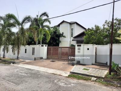 Freehold Double Storey Bungalow in a Guarded Community