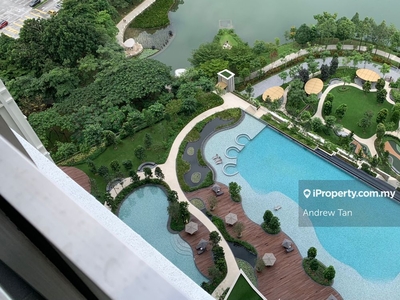 High floor, perfect pool and lake views