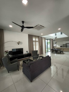 Isola Grandeur 3 Storey Bungalow House Fully Furnished for Rent