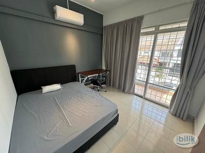 Medium Balcony Room Available @ Bandar Puteri 10 Puchong