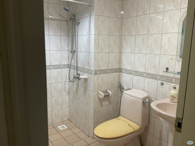 Private room with washroom (NO SHARING) Mont Kiara Astana