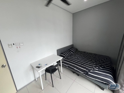 Middle Room at Vivo Residential Suites @ 9 Seputeh Condominium, Old Klang Road