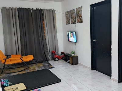 Middle Room Rm300