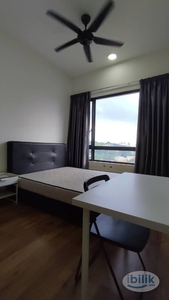 NON PARTITION,FREE WIFI+FURNITURE, Master Room at The Petalz, Old Klang Road