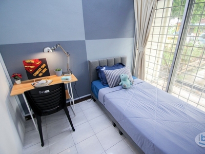 Single Room with Window & AirCond for rent at Taman Puchong Prima, Puchong