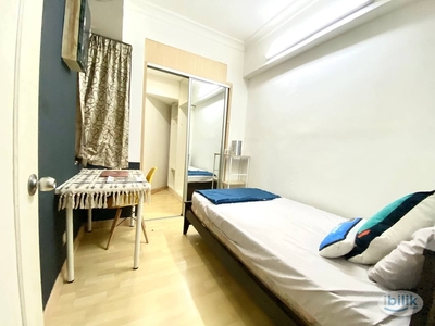 Spacious Room with Ample Storage Near LRT PWTC