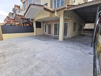 Taman Puchong Impian 3 Storey Corner House with 5 Bedrooms and Huge Land For RENT RM3000
