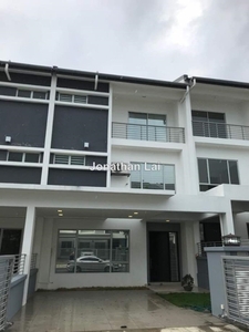 TROPICANA HEIGHTS - 3 STOREY SUPERLINK