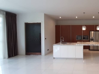 4 bedrooms part furnished high floor apartment