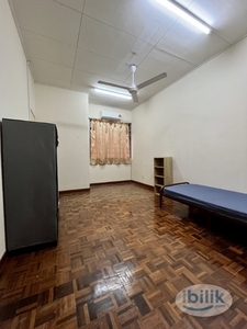 BU 1 Room Rental Expert NEAR MRT BANDAR UTAMA For Rent With Attach Bathroom Aircon