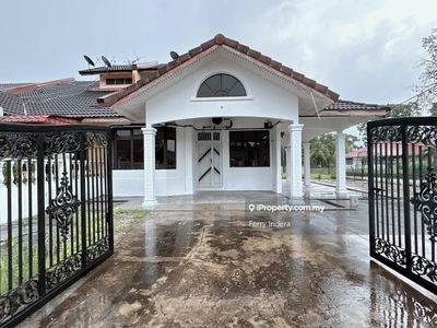Corner Lot 1.5 Storey With Large Land, Taman Rinting - For Sale