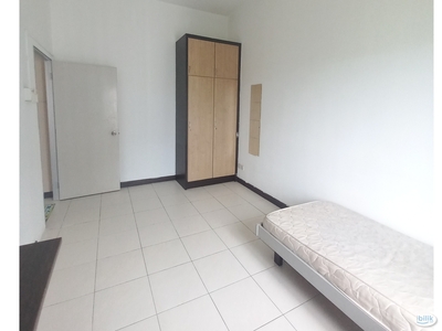 ✨✨✨[FEMALE ONLY] Big MIDDLE BedRoom With Private Toilet at Cova Villa , Kota Damansara✨✨✨